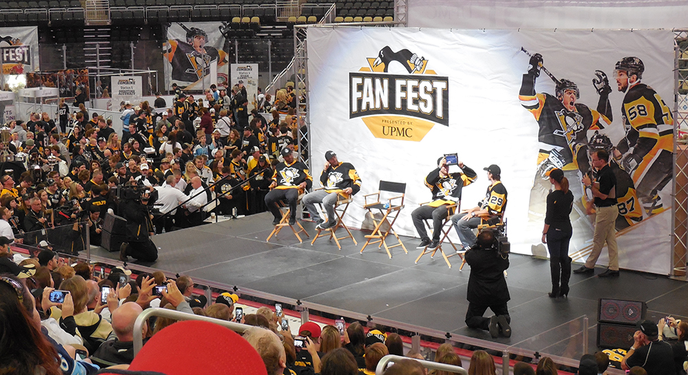 Marc-Andre Fleury tries to help Sidney Crosby guess the word on his head at a Penguin's Fan Fest event